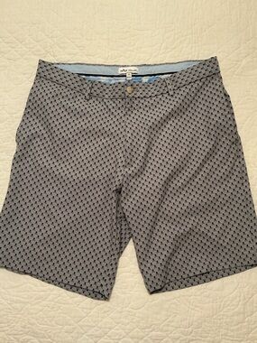 Peter Millar Carrboro Shorts Mens 34 Gray Skull Print AOP Performance Golf